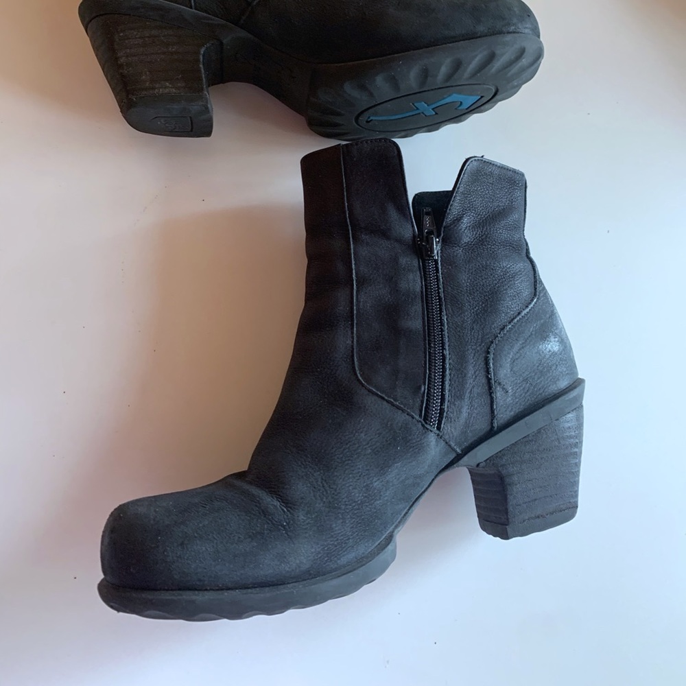 Fluevog Buffed Toe Rosy boots size 9